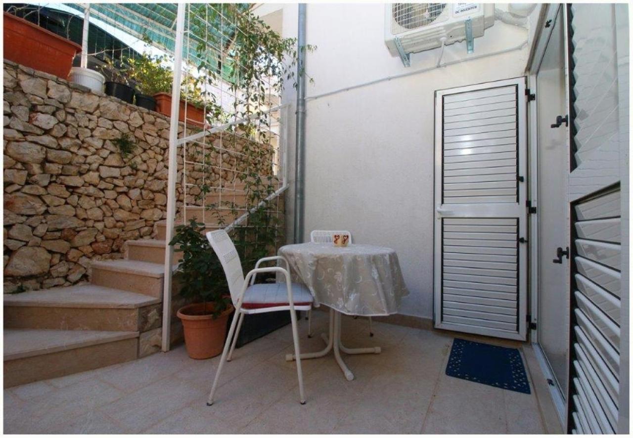 Apartments And Rooms Mirja-Parking Primosten Exterior photo